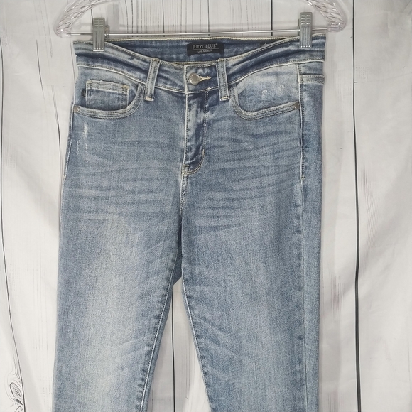 Judy Blue Light Wash Mid-Rise Skinny Fit Stretch Jeans - Picture 3 of 8